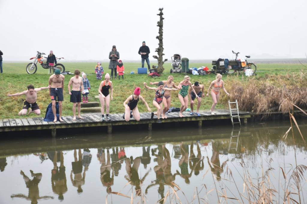 Nieuwjaarsduik bij Zwarte Haan