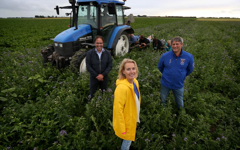 Pluktuin Sint Jacobiparochie deelt 10.000 euro uit aan instanties