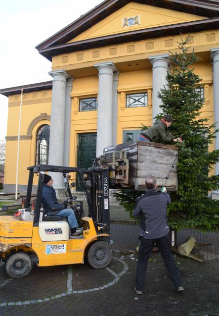 ‘Dorpskerstboom’ straalt in St.-Jacob