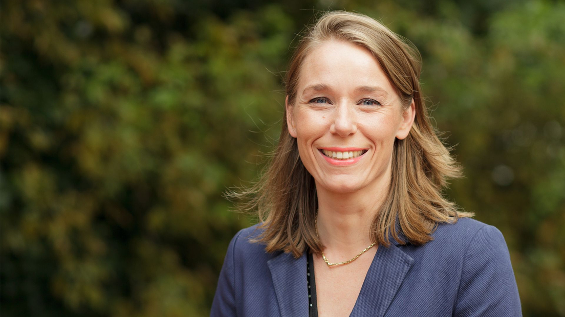 Minister Bruins Slot op bezoek in St. Jabik