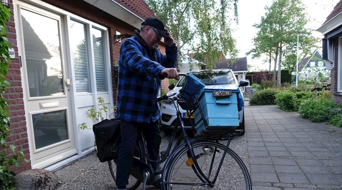 Krantenbezorger Leeuwarder Courant Gerrit Sijtsma stopt na 19 jaar