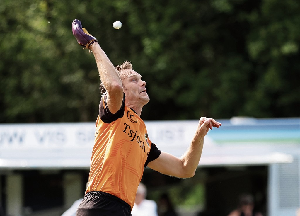 De bult kransen van Taeke Triemstra groeit nog altijd