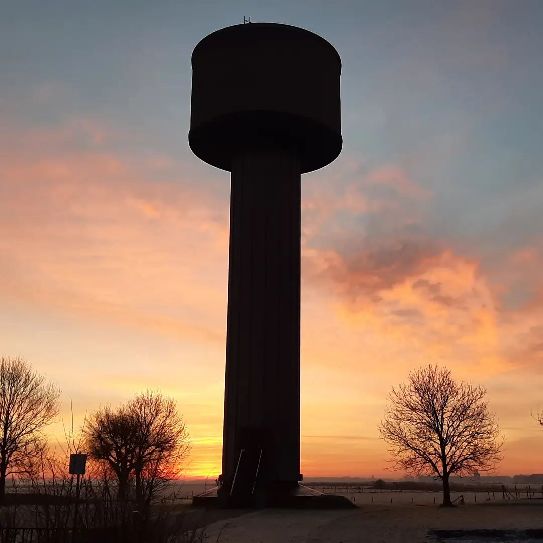 Slapen in een watertoren, melkfabriek of brouwerij? Achter de Waddenzeedijk kan het: 'Er is veel vraag naar'