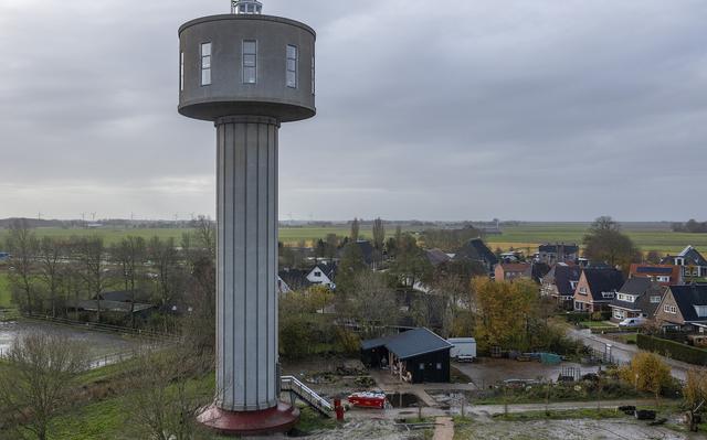 Slapen op grote hoogte in de oude watertoren van Sint Jacobiparochie