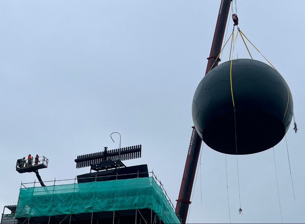 Nieuwe koepel en 250.000 euro moeten Wier en St.-Jacobiparochie verlossen van radar-misère