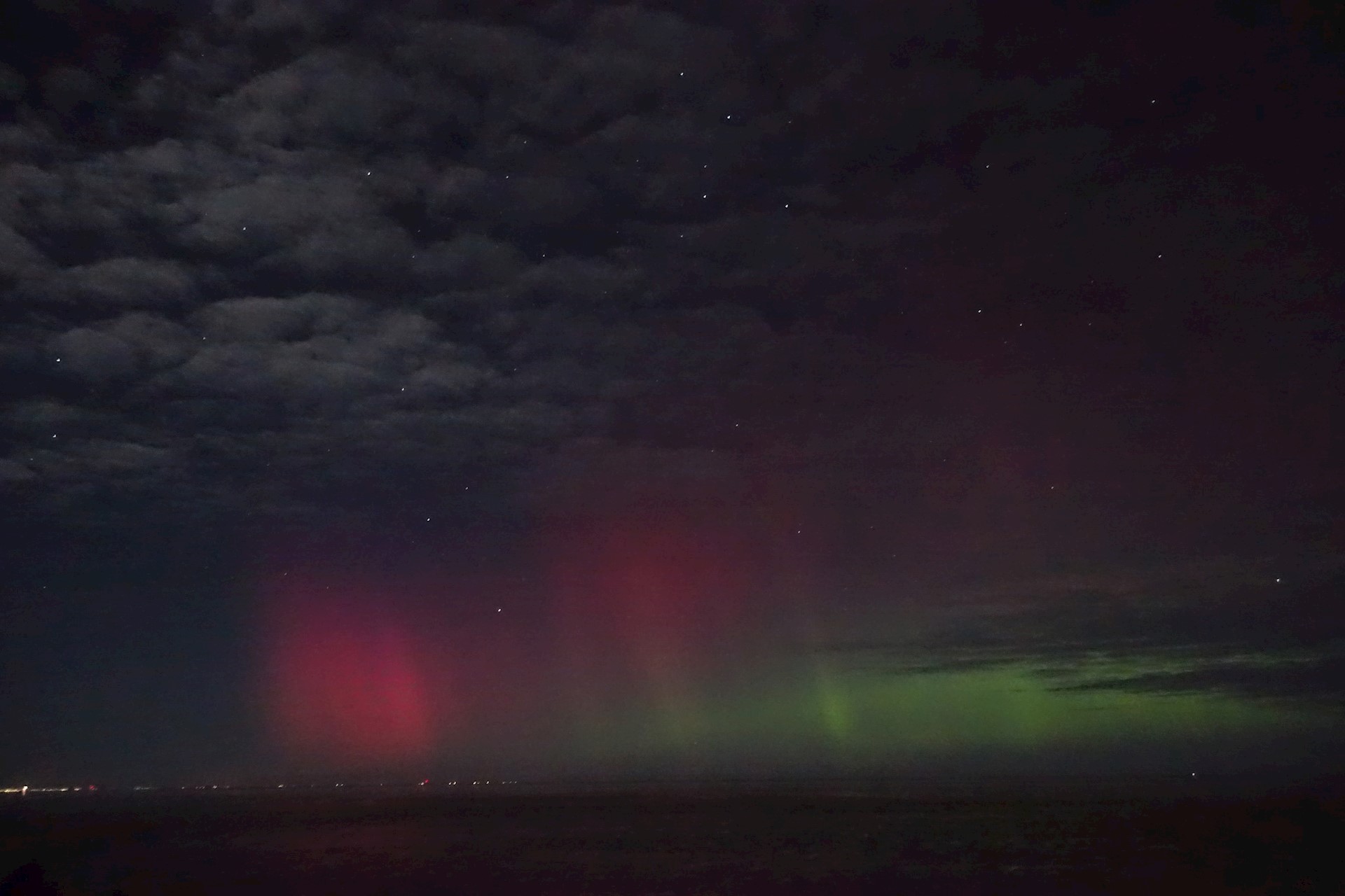 Noorderlicht tweede avond op rij zichtbaar, drukte aan de kust