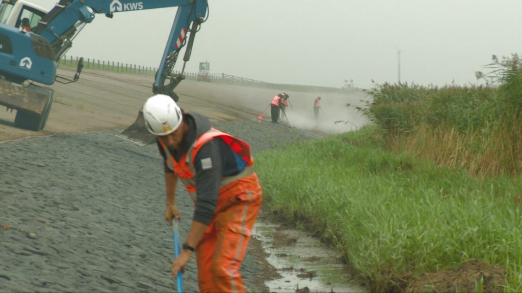 Zeedijk tussen Koehool en Zwarte Haan niet sterk genoeg: “Ingrijpen voordat het onveilig wordt”