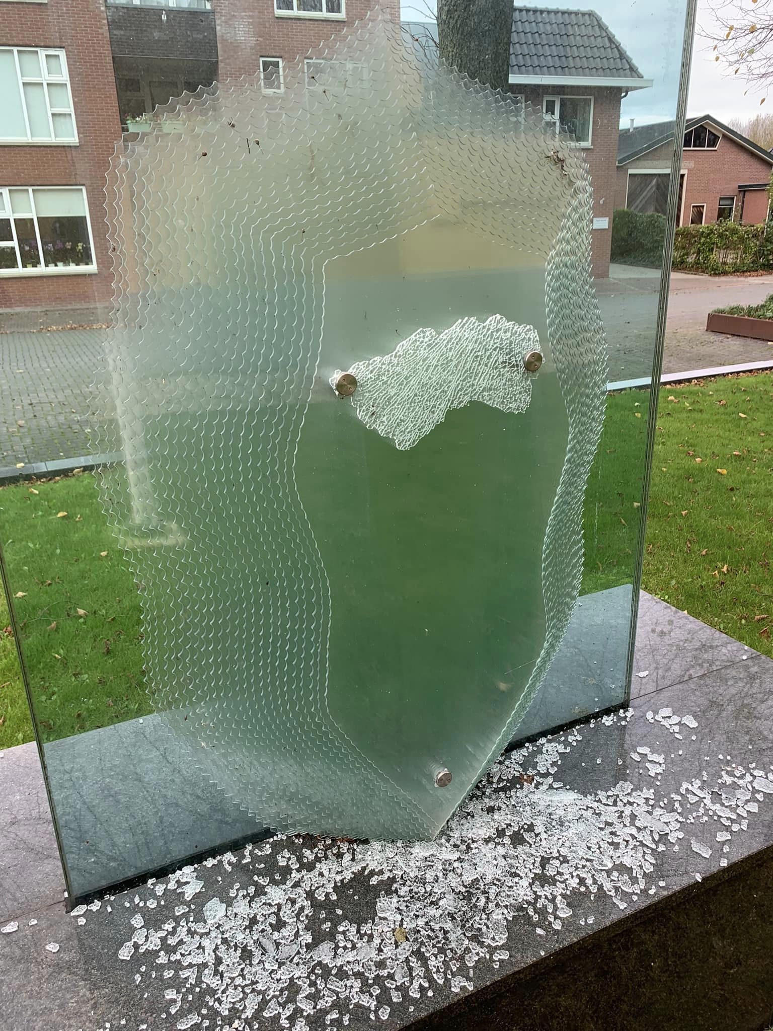 Vernieling verzetsmonument in St.-Jabik